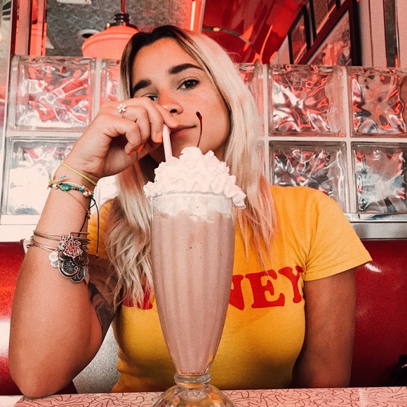 Meet your Posher, Heily - Picture 4 of 6